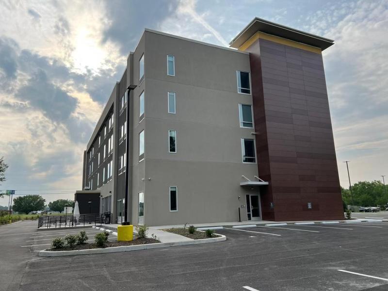 La Quinta Inn & Suites By Wyndham Manchester - Arnold Afb Exterior foto