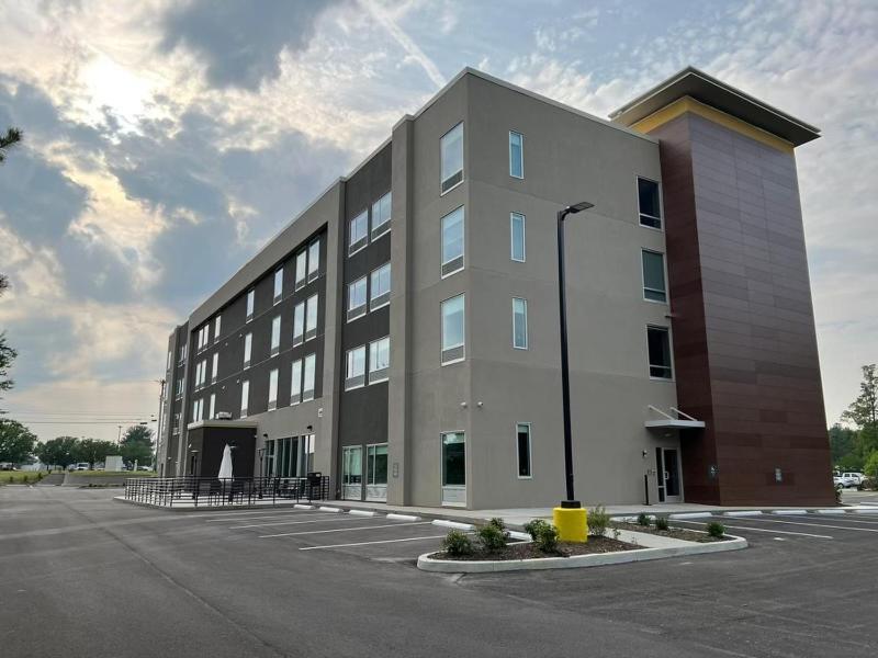 La Quinta Inn & Suites By Wyndham Manchester - Arnold Afb Exterior foto