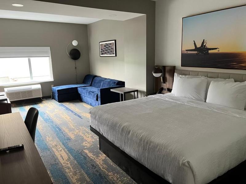 La Quinta Inn & Suites By Wyndham Manchester - Arnold Afb Exterior foto